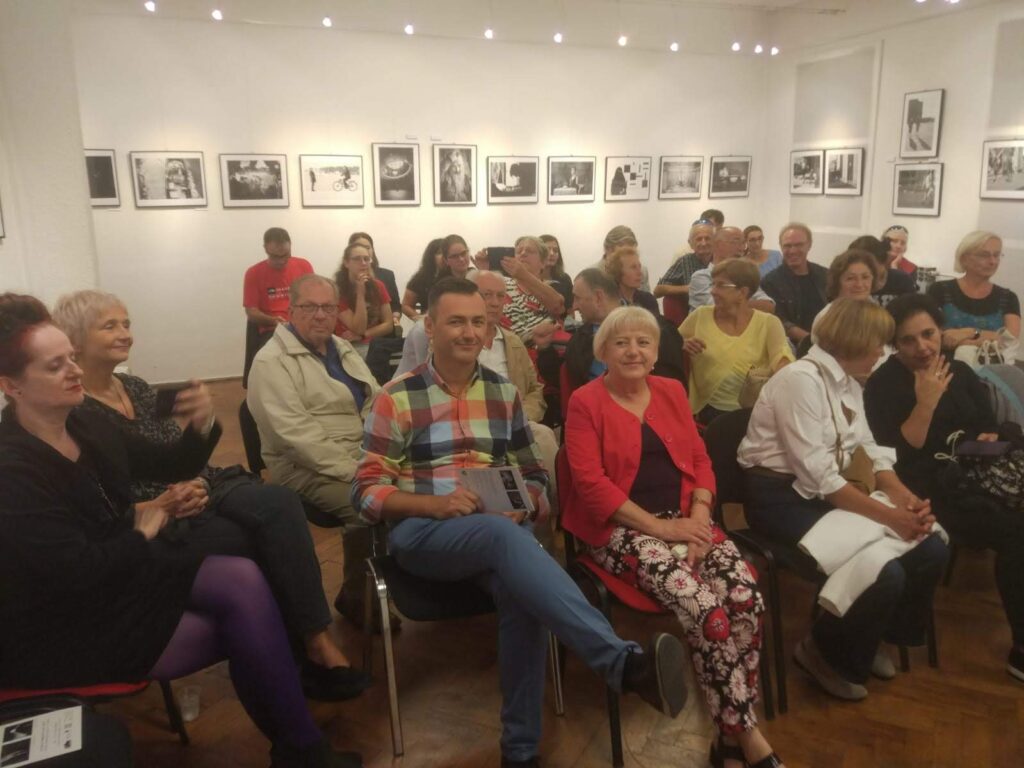 Público na sede do Fotoklub Zagreb